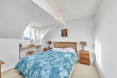 2 bedroom maisonette to rent, Ashbourne Road, Mitcham CR4