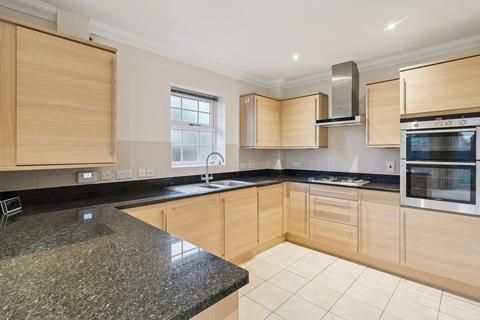 2 bedroom flat for sale, Chesham Road, Chiltern Parade, Amersham