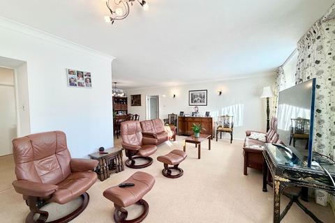 3 bedroom flat for sale, Lodge Close, Edgware HA8