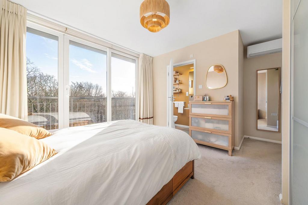 Prinicpal Bedroom (2).JPG
