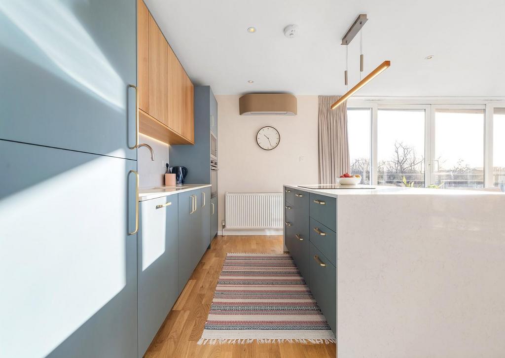 Kitchen (1).JPG