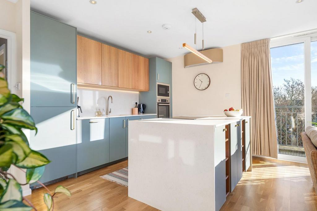 Kitchen (2).JPG