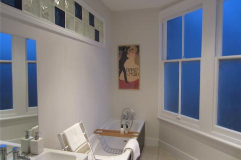 undefined, Green Lanes, London, N21