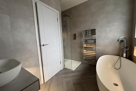 5 bedroom semi-detached house to rent, Whitton Road, Twickenham TW2