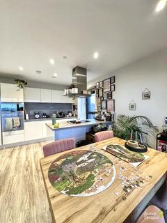2 bedroom flat for sale, Waterford House, Bayscape CF11