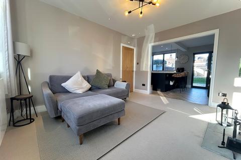 4 bedroom semi-detached house to rent, The Causeway, Carshalton SM5