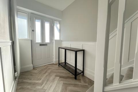 4 bedroom semi-detached house to rent, The Causeway, Carshalton SM5
