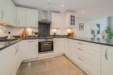 2 bedroom flat for sale, St. Stephens Gardens, London W2