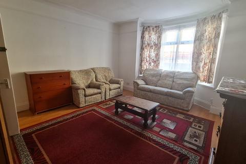 3 bedroom flat to rent, Broadway, London W13
