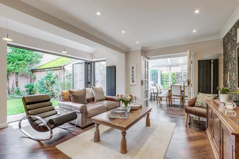 3 bedroom detached house for sale, Parkside, Welwyn, Hertfordshire, AL6 9DQ