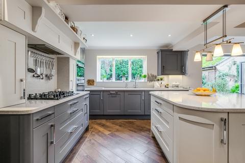 3 bedroom detached house for sale, Parkside, Welwyn, Hertfordshire, AL6 9DQ