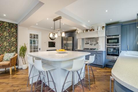 3 bedroom detached house for sale, Parkside, Welwyn, Hertfordshire, AL6 9DQ