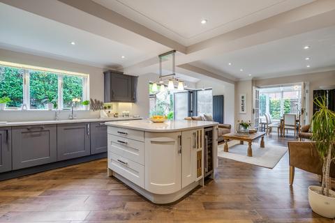 3 bedroom detached house for sale, Parkside, Welwyn, Hertfordshire, AL6 9DQ