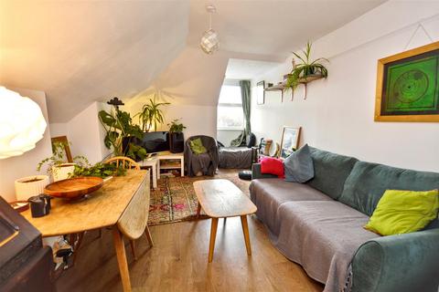2 bedroom flat to rent, Spencer Road, Eastbourne