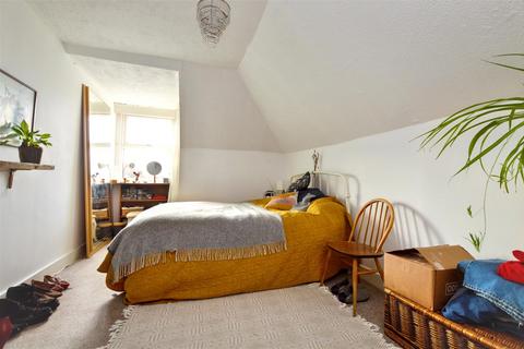 2 bedroom flat to rent, Spencer Road, Eastbourne