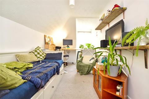 2 bedroom flat to rent, Spencer Road, Eastbourne