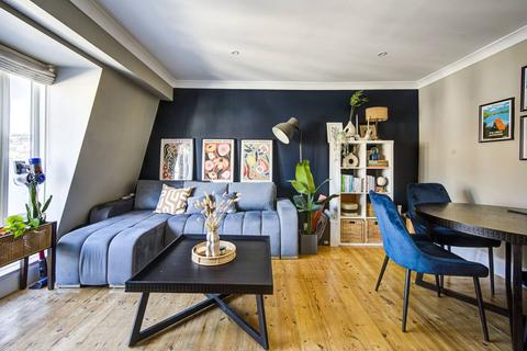 1 bedroom flat to rent, Gloucester Terrace, Bayswater, London, W2