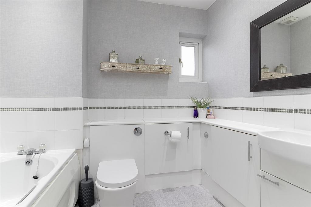 Master Bedroom Ensuite - A.jpg