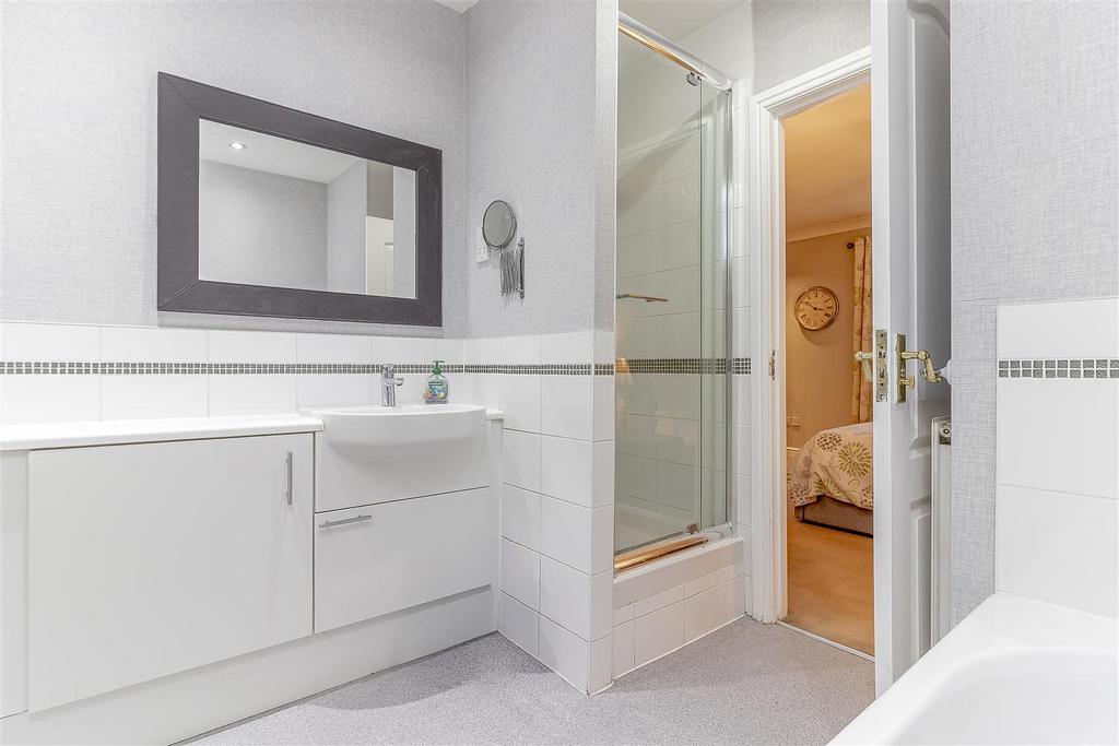 Master Bedroom Ensuite - C.jpg