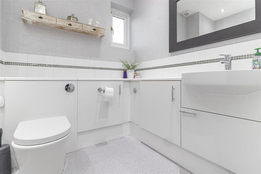 Master Bedroom Ensuite - D.jpg