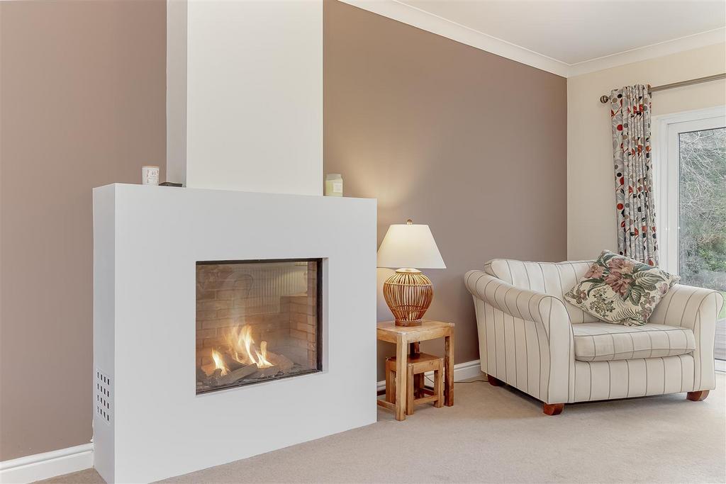 Lounge - E.jpg