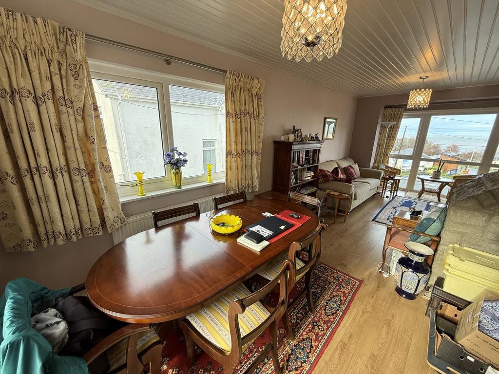An impressive L Shaped Lounge/Dining Room