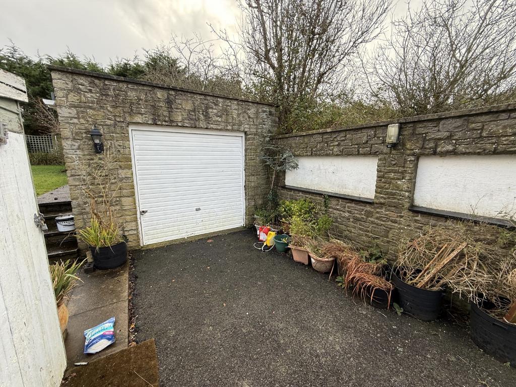 Detached Garage