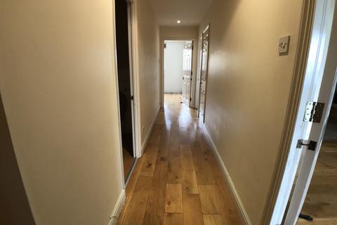 2 bedroom apartment to rent, Fishguard Way, E16
