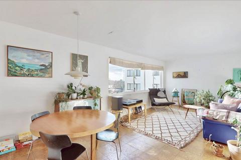 2 bedroom apartment to rent, North Hill, London N6