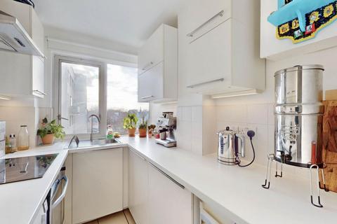 2 bedroom apartment to rent, North Hill, London N6