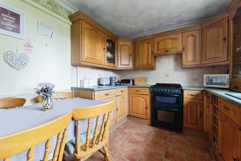 2 bedroom semi-detached house for sale, Elmbridge Road, Ilford, IG6