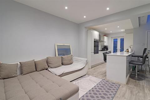 3 bedroom end of terrace house for sale, Earlswood Road, Redhill