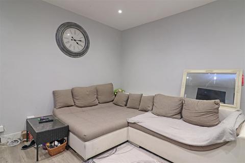 3 bedroom end of terrace house for sale, Earlswood Road, Redhill