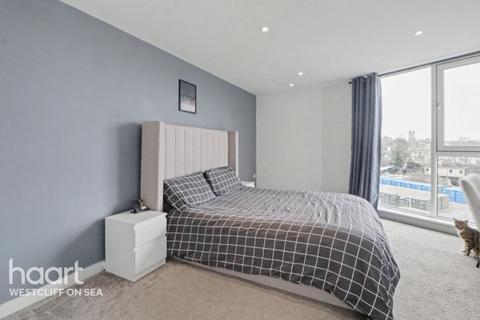 2 bedroom flat for sale, Station Avenue, Southend-on-Sea