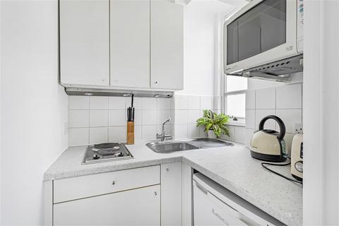 Studio to rent, Sloane Avenue, SW3