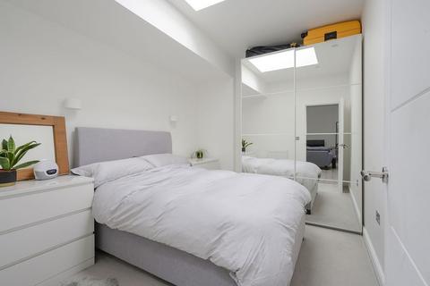 2 bedroom flat for sale, Kingston Road, London SW20