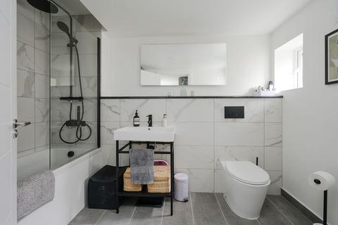2 bedroom flat for sale, Kingston Road, London SW20