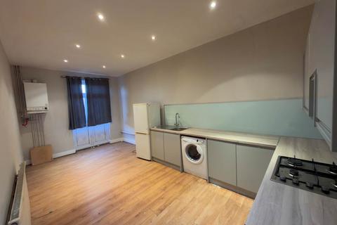 2 bedroom house to rent, Goodall Road, Leyton, London