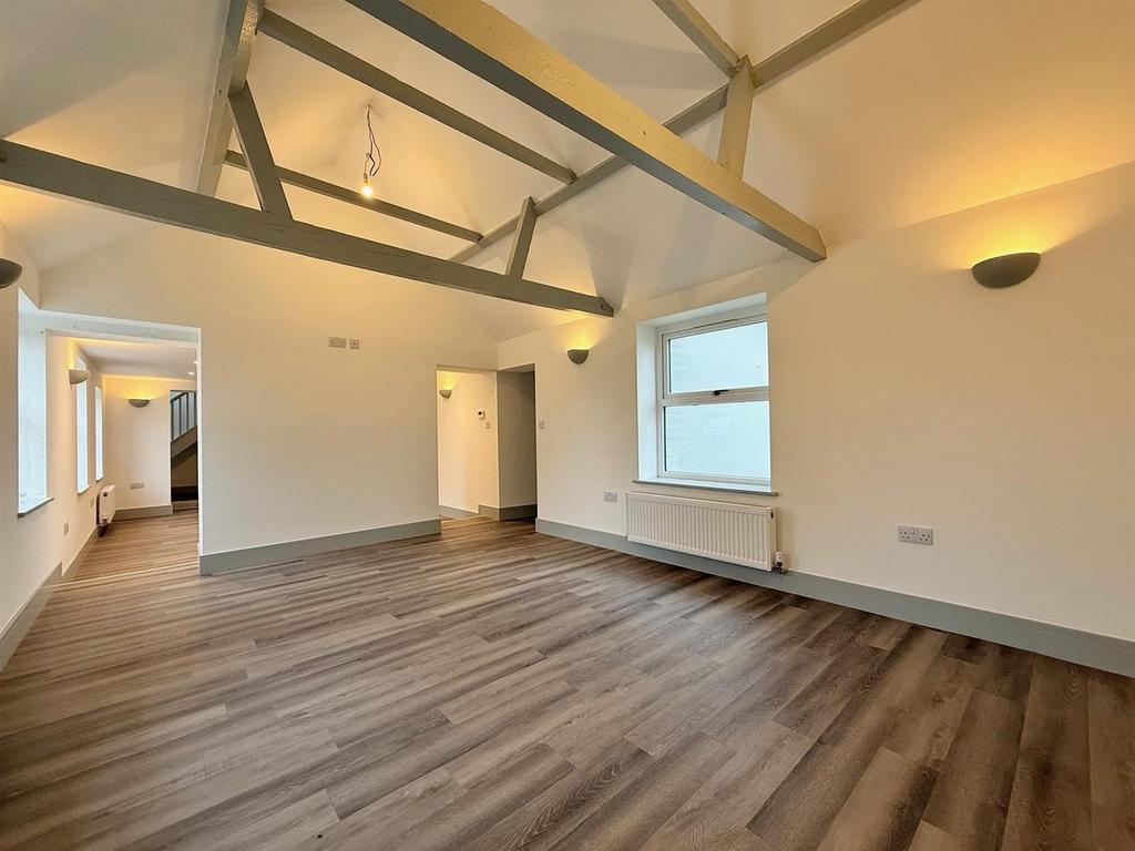 Sitting Room/Bedroom 5