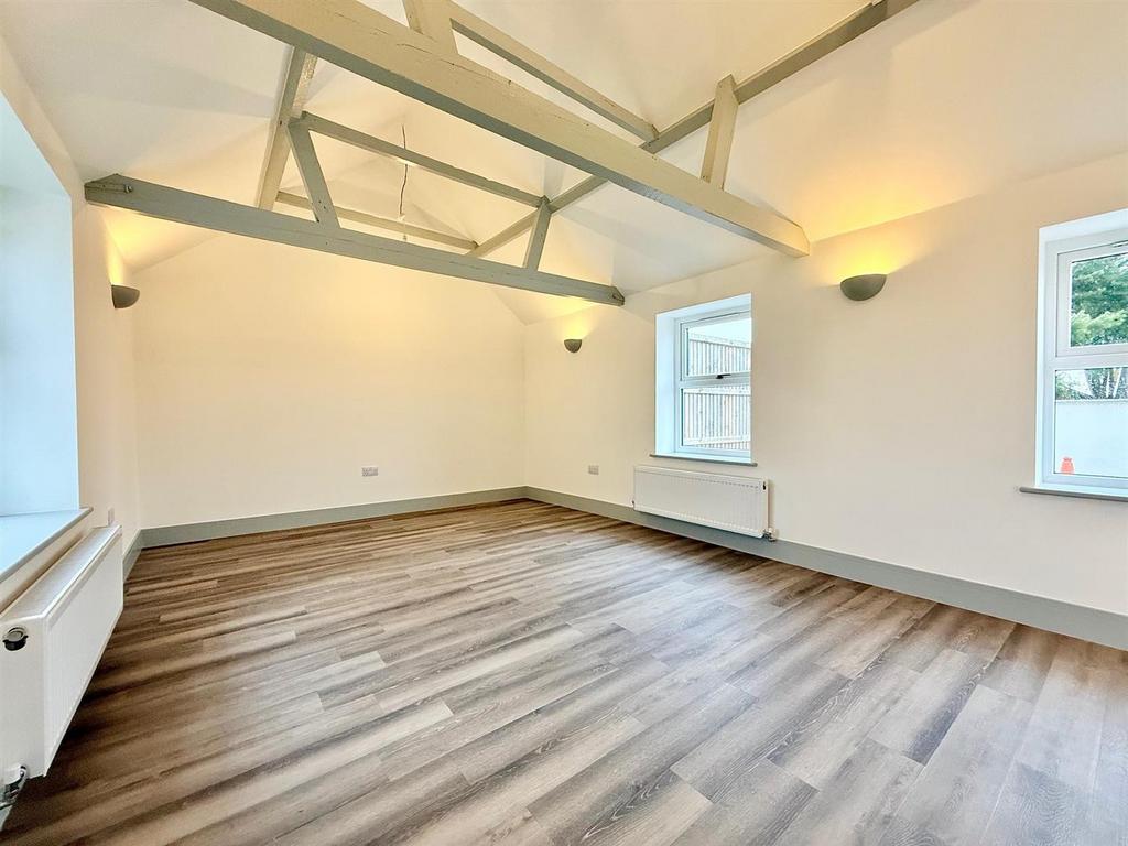 Sitting Room/Bedroom 5