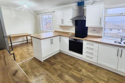 3 bedroom semi-detached house to rent, Holmside Avenue, Durham DH7