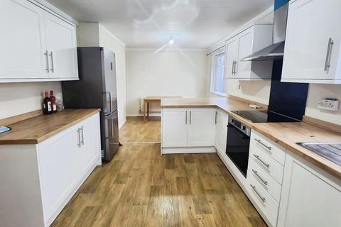 3 bedroom semi-detached house to rent, Holmside Avenue, Durham DH7