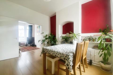undefined, Arran Street, Caerdydd, CF24