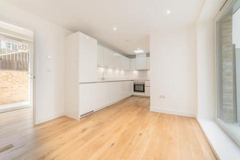 3 bedroom apartment to rent, London WC1X