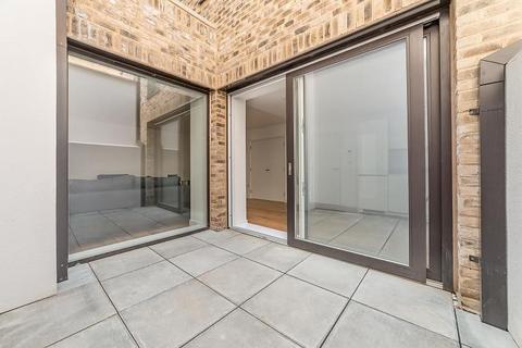 3 bedroom apartment to rent, London WC1X