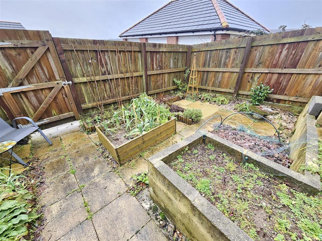 Rear Garden (2).jpg