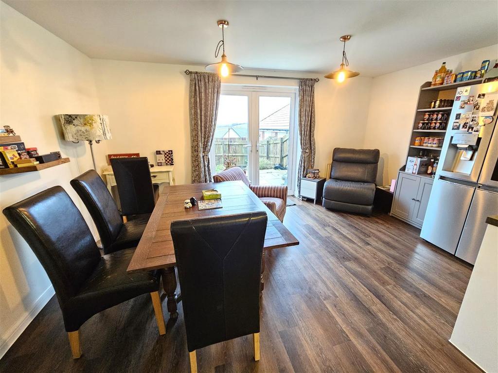 Dining Area.jpg