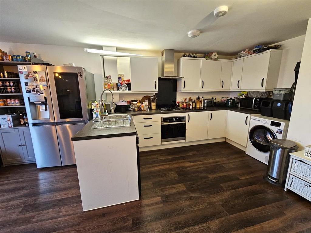 Kitchen Area.jpg