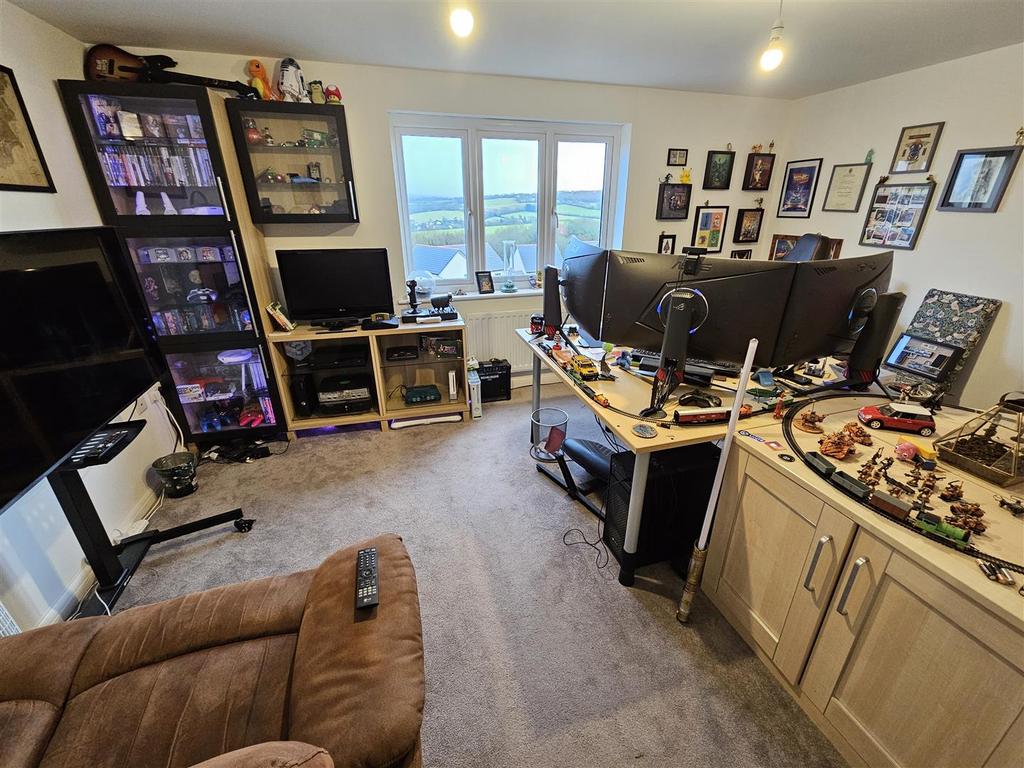 Bedroom 1.jpg