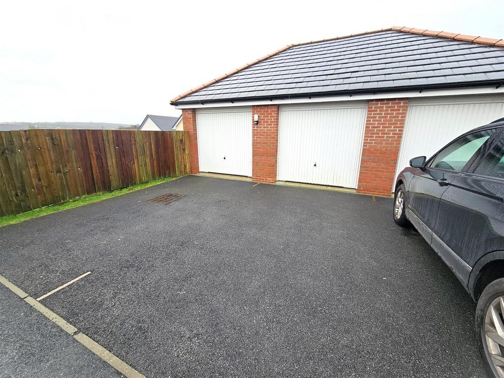 Garage and Parking.jpg